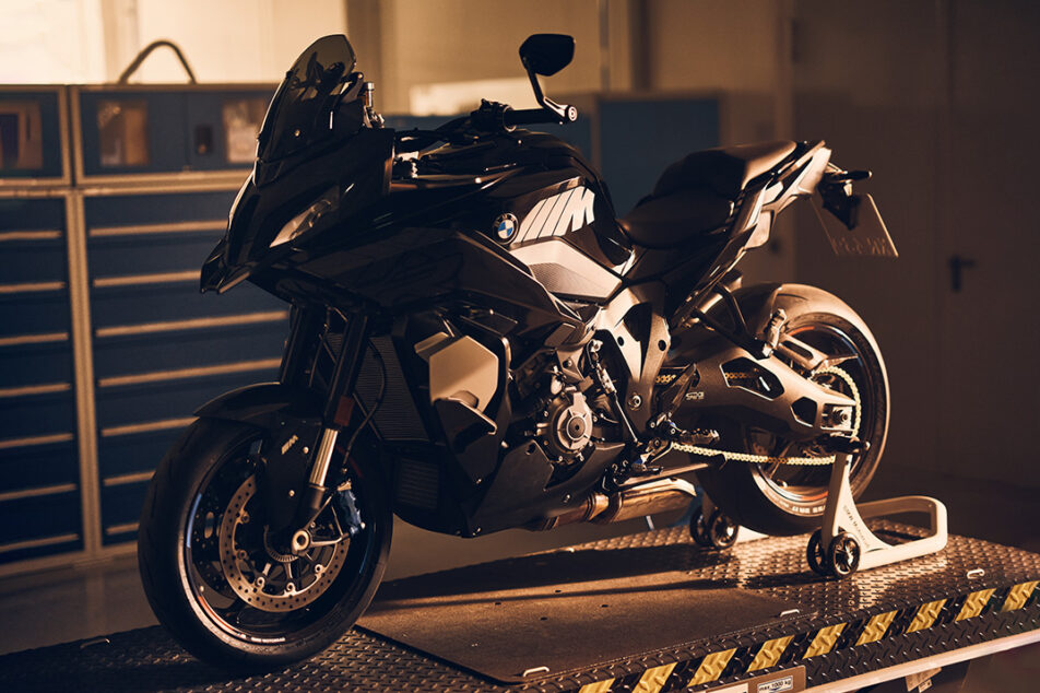 BMW Motorrad M 1000 XR Prototype 0 Hero