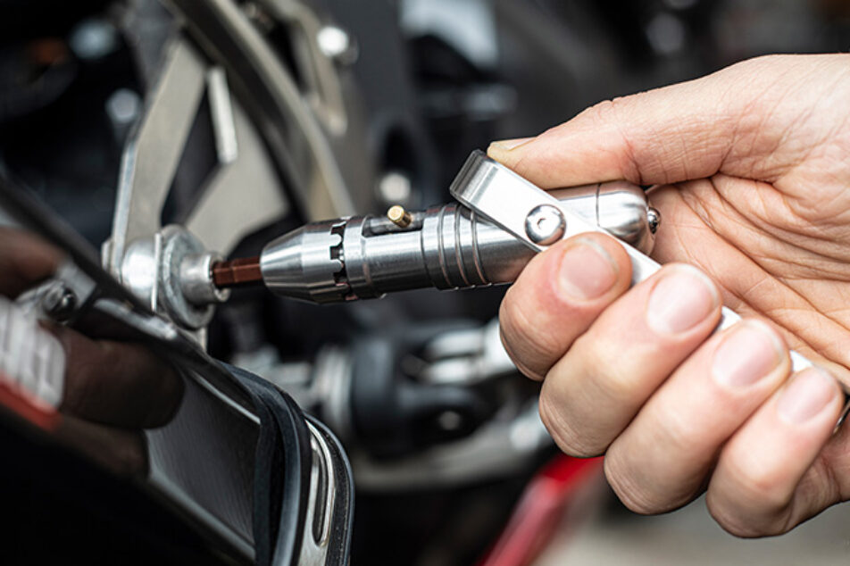 MetMo's Pocket Driver Weighs Just 3.8oz | HiConsumption