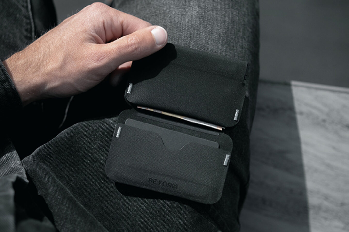 RE:FORM's RE:01 Technical Wallet Has a Built-In Coin Sleeve | HiConsumption