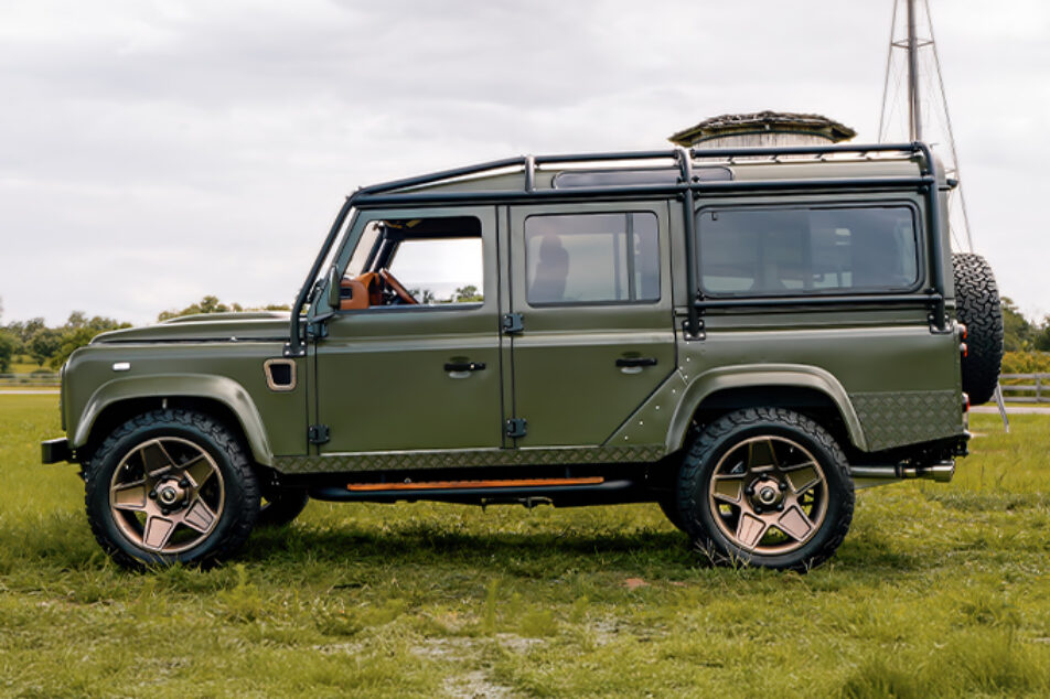 This Classic Land Rover Defender Hides a 700HP Supercharged GM V8 and a ...