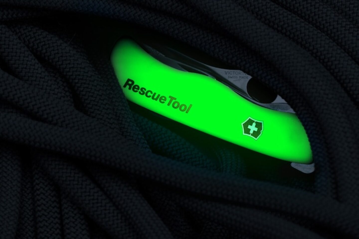Hands-On: Victorinox Rescue Tool Review | HiConsumption