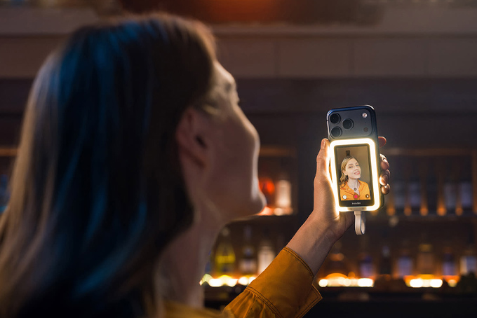 Insta360's Snap Is a Selfie Screen for the Back of Your Phone ...