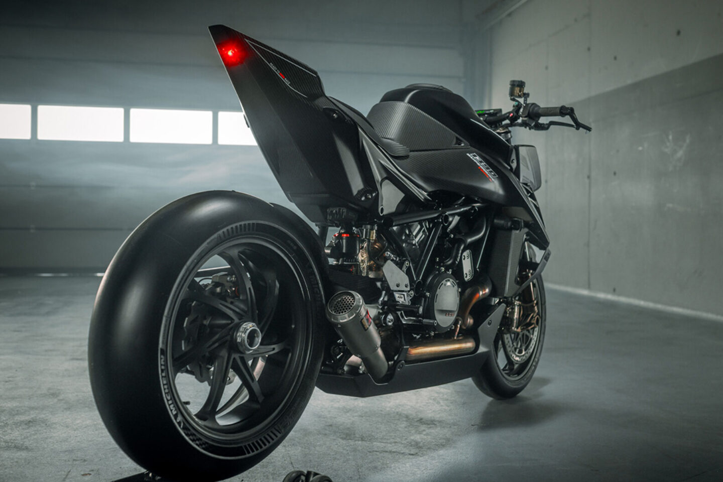 KTM's First Track-Only Super Duke Is a 199-HP Carbon-Wrapped Beast ...