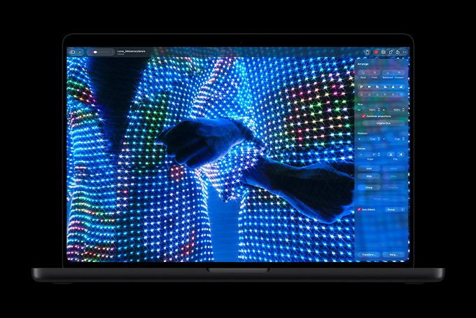 Apple MacBook Pro PROLED XDR Display 1