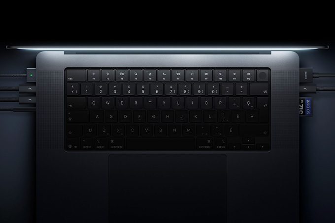 Apple MacBook Pro PROLED XDR Display 3